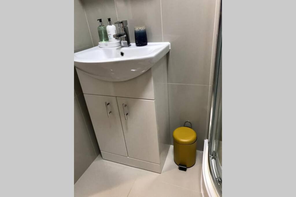 Marie'S Serviced Apartments- 2 Bedroom City Stay Bedford Zewnętrze zdjęcie